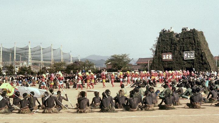 ゲリ幹に守られ酋長入場 ゲリ幹に守られ酋長入場の写真